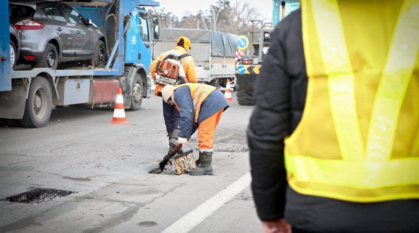 На Київщині ямковий ремонт проходить специфічно. Містяни обурені