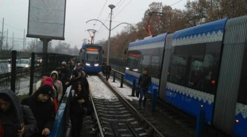 В Киеве трамваи № 1 из-за поломки прибывают на станции с опозданием