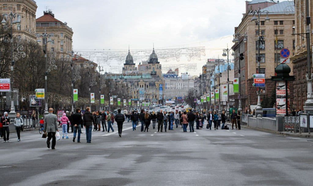 Киев закрыт. Киев Крещатик 2012. Крещатик пешеходная зона. Киевская городская администрация на Крещатике. Пешеходные улицы Киев.