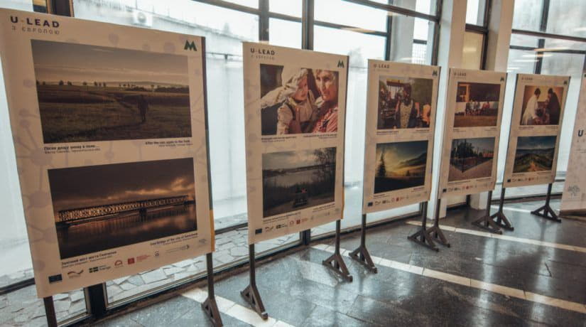 На станции метро «Золотые ворота» открылась фотовыставка ко Дню местного самоуправления
