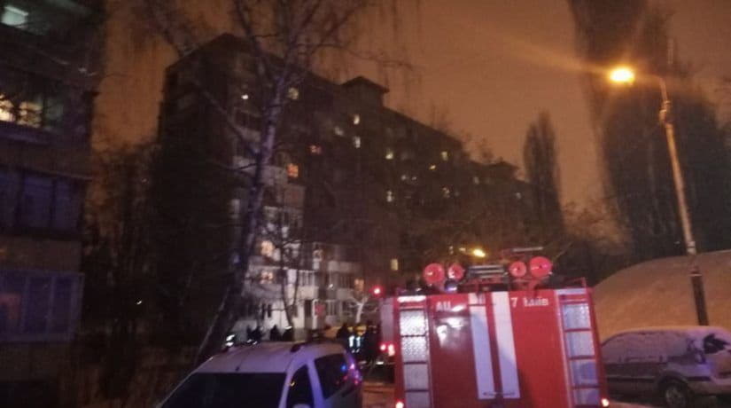 В Подольском районе при тушении пожара в жилом доме спасли мужчину и эвакуировали 23 жителей
