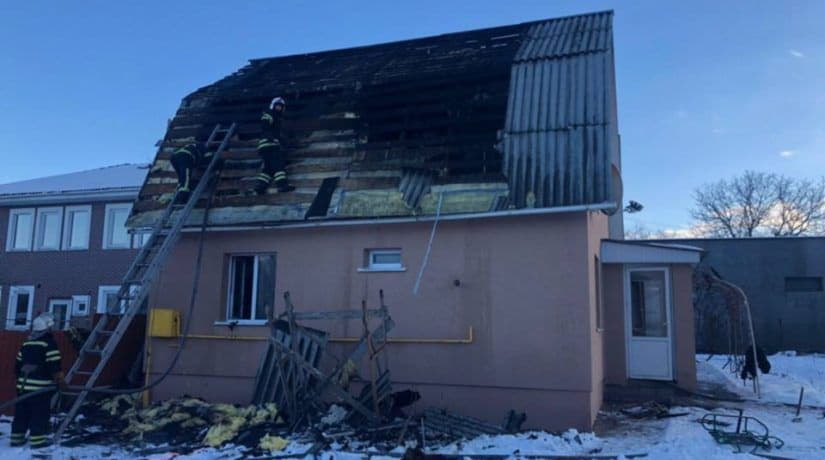 На улице Берковецкой во время пожара в частном доме мужчина спас ребенка