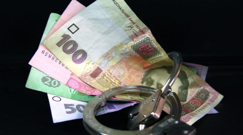 В Киеве задержали мошенника, который обокрал людей на 673 тыс. гривен и 261 тыс. долларов