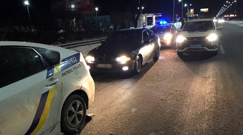 Бориспольские патрульные задержали нетрезвого водителя, который скрылся с АЗС, не заплатив за топливо