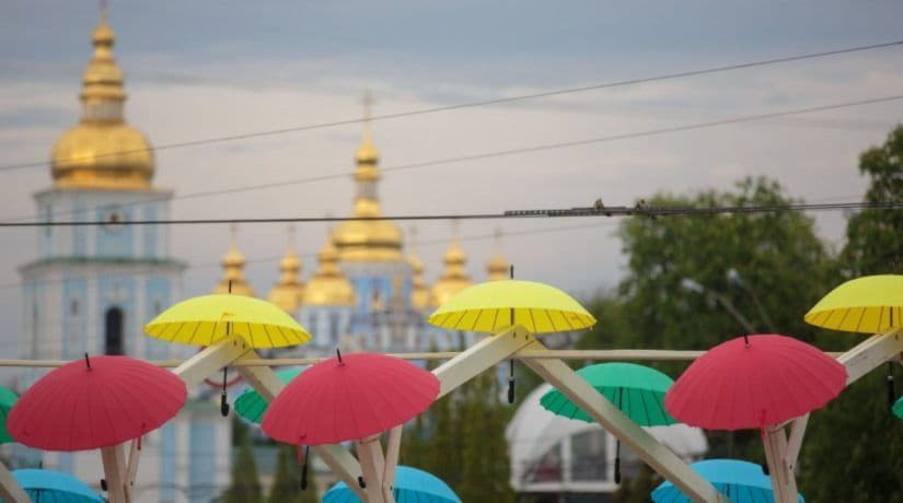 В Киеве начали принимать на переработку поломанные зонтики