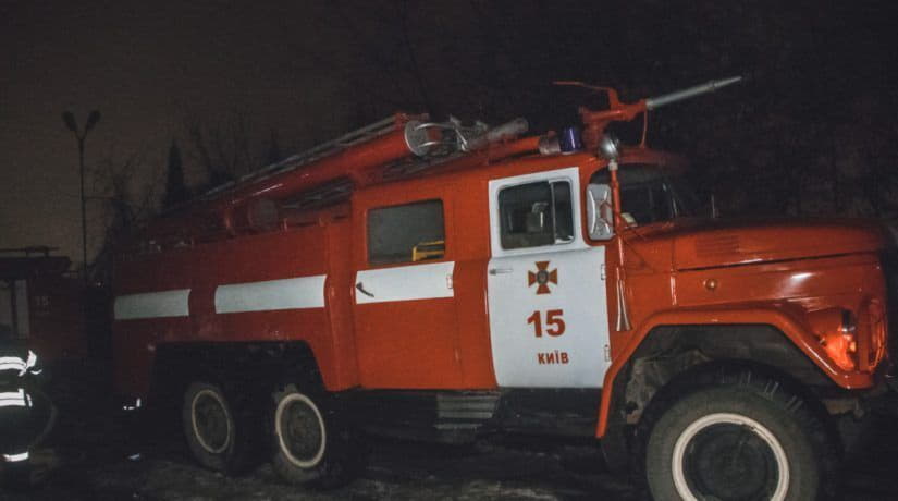 В Киеве на лодочной станции сгорела машина с трейлером