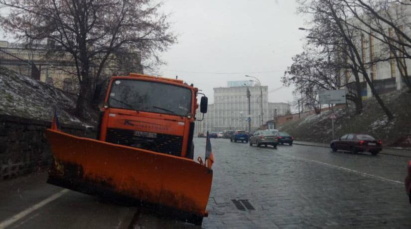 В столице дежурит 325 единиц снегоуборочной техники «Киевавтодора»