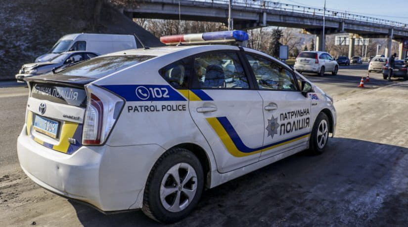 На Солом’янці водій Opel “обійняв” одразу дві автівки (ВІДЕО)