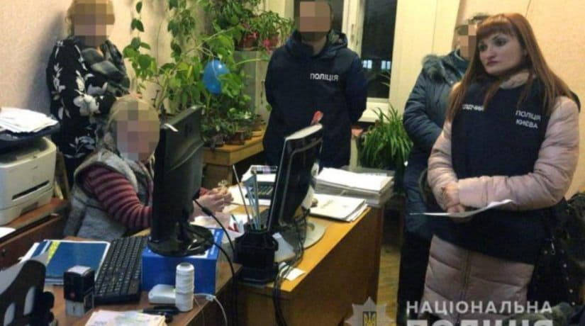 В Киеве на взятке 190 тысяч гривен задержали замдиректора госпредприятия