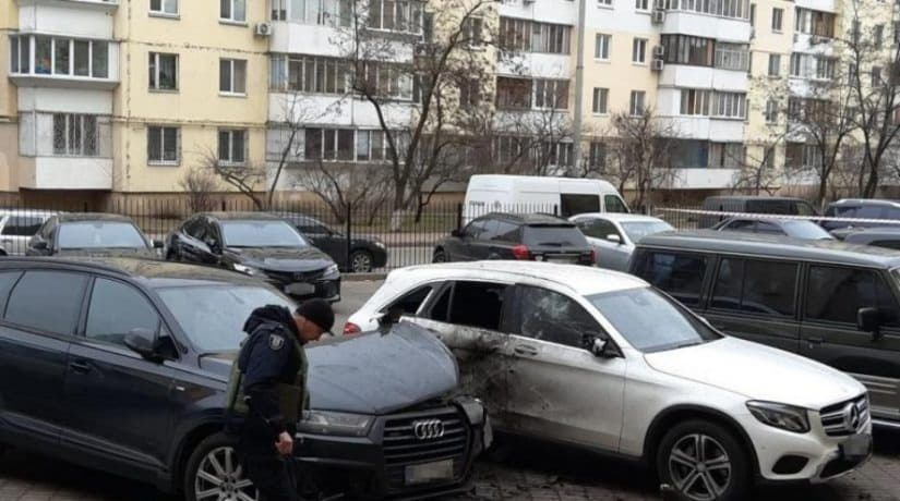 На проспекте Героев Сталинграда произошел взрыв в автомобиле