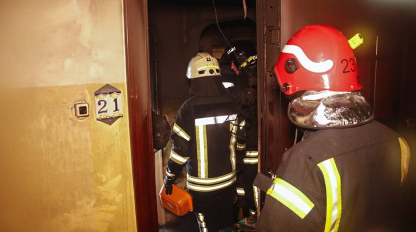 На Оболони при пожаре в многоэтажке погибли два человека