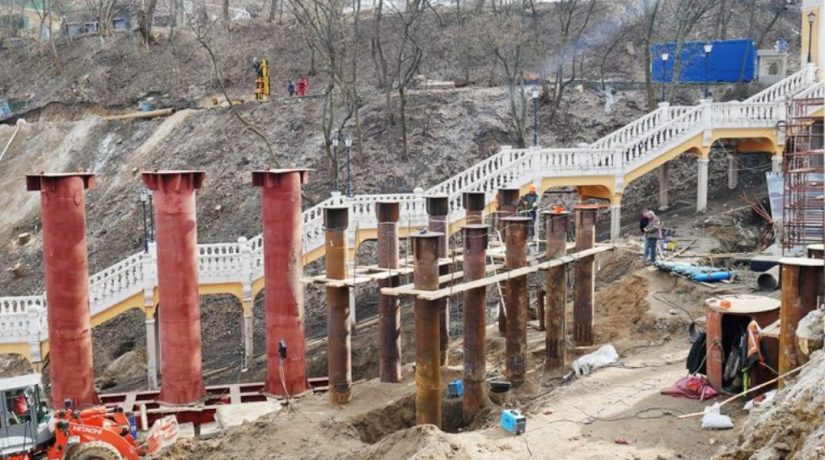 Строительство пешеходного моста соответствует законодательству – КГГА