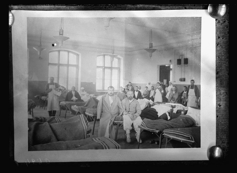 Красный госпиталь. Госпиталь Черкассы 1918. Красный крест 1918. Военный госпиталь Киев.