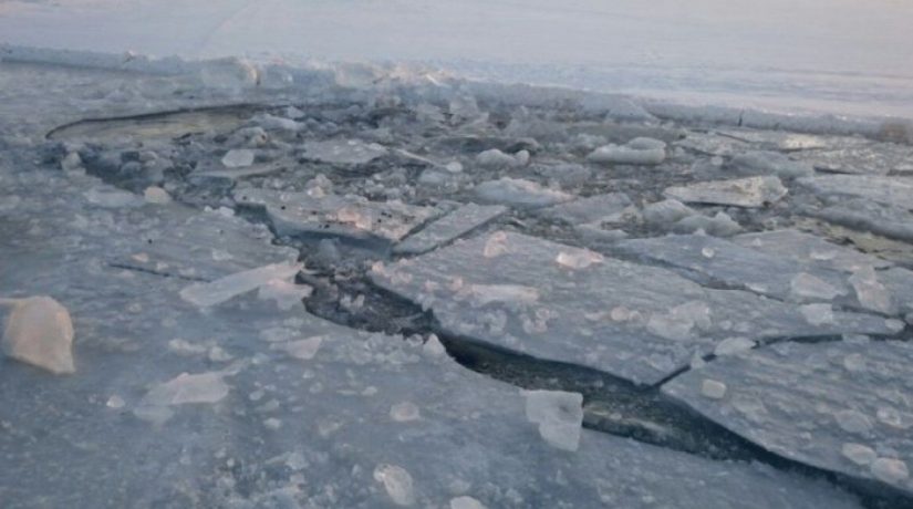 В Киеве прохожие спасли провалившихся под лед детей