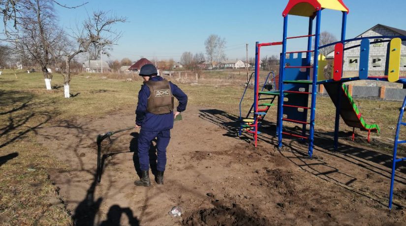 Под Киевом на территории детского сада нашли шесть минометных мин