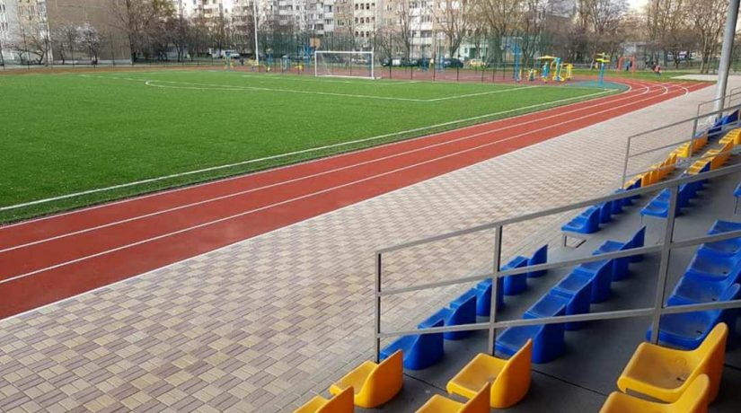 Стадион в Деснянском районе открылся после реконструкции