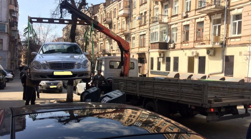 За неделю в Киеве эвакуировали на штрафплощадку еще 22 автомобиля