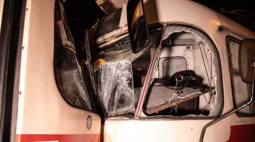 В Киеве лоб в лоб столкнулись трамваи, есть пострадавшие