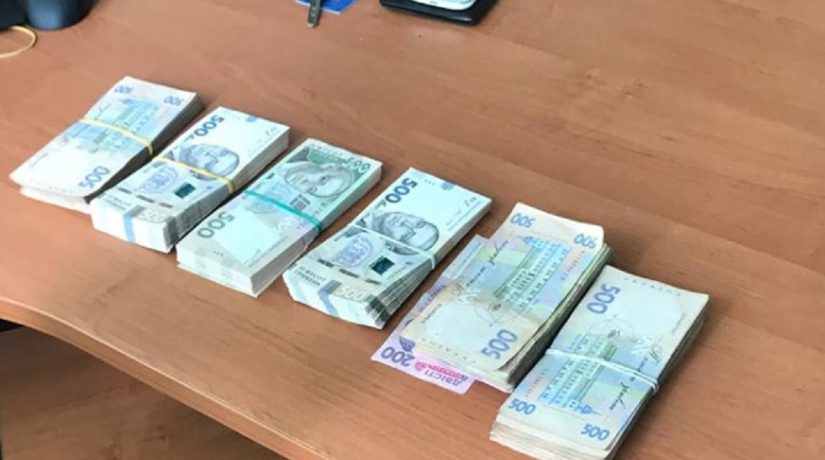 Два должностных лица филиала «Укрзализныци» задержаны на взятке в 270 тыс. грн