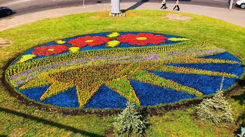 В Соломенском районе появилось цветочное панно, посвященное Дню Соборности