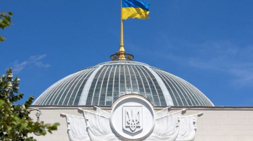 Зеленский распустил парламент и назначил выборы на 21 июля