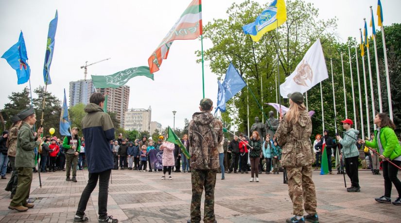 В Киеве стартовал сбор-поход волонтерских отрядов и молодежных организаций