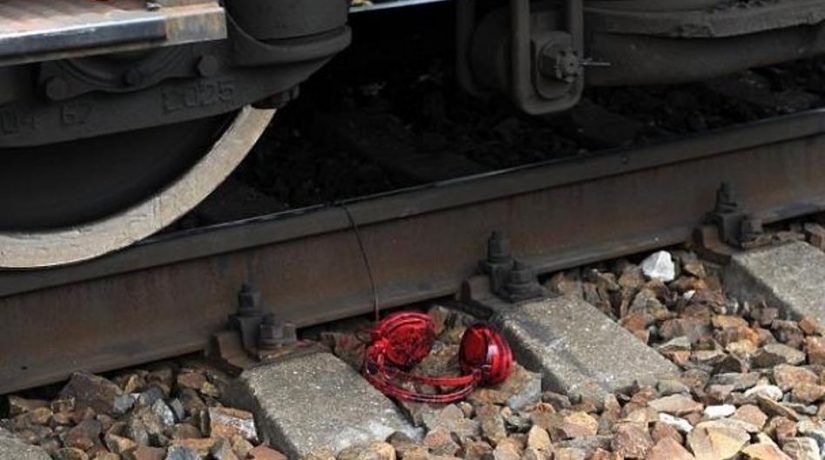Пассажирский поезд сбил 17-летнего парня в наушниках