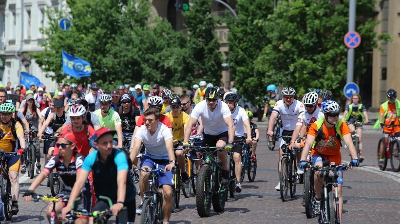 В Киеве пять тысяч велосипедистов устроили велопарад