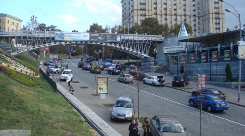 Движение по пешеходному мосту на Аллее Героев Небесной сотни будет закрыто