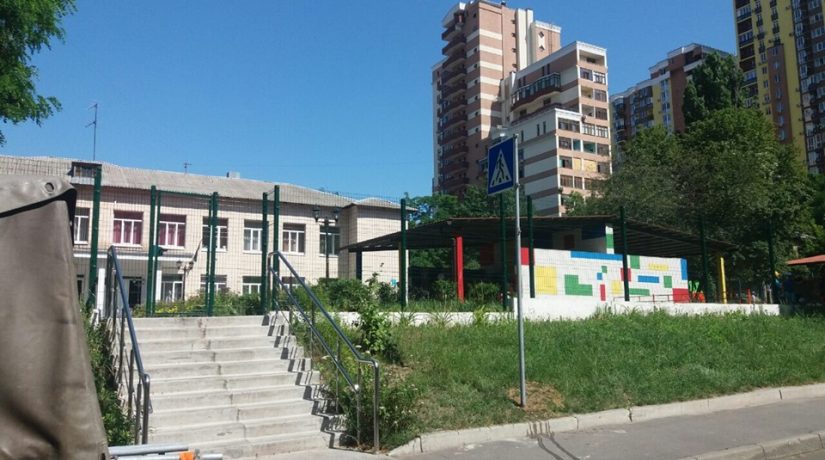 На Лукьяновке повышена безопасность движения возле детского сада