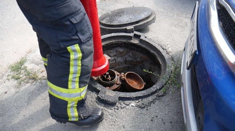 «Киевводоканал» и ГСЧС проверяют состояние пожарных гидрантов в столице