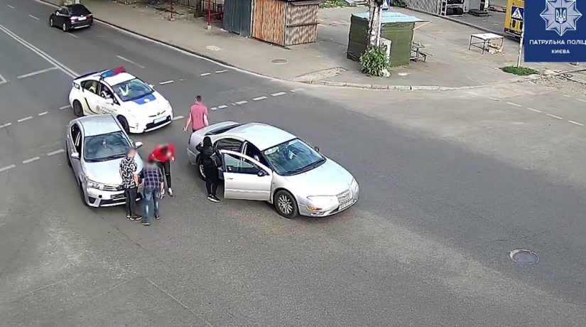 В Соломенском районе столкнулись двое водителей с признаками опьянения