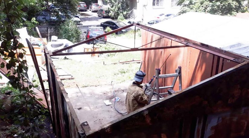 После взрыва на улице Тургеневской демонтируют незаконные гаражи