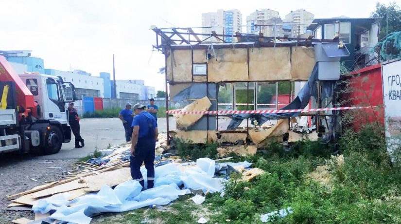 За неделю в Киеве демонтировали 52 незаконных временных сооружения