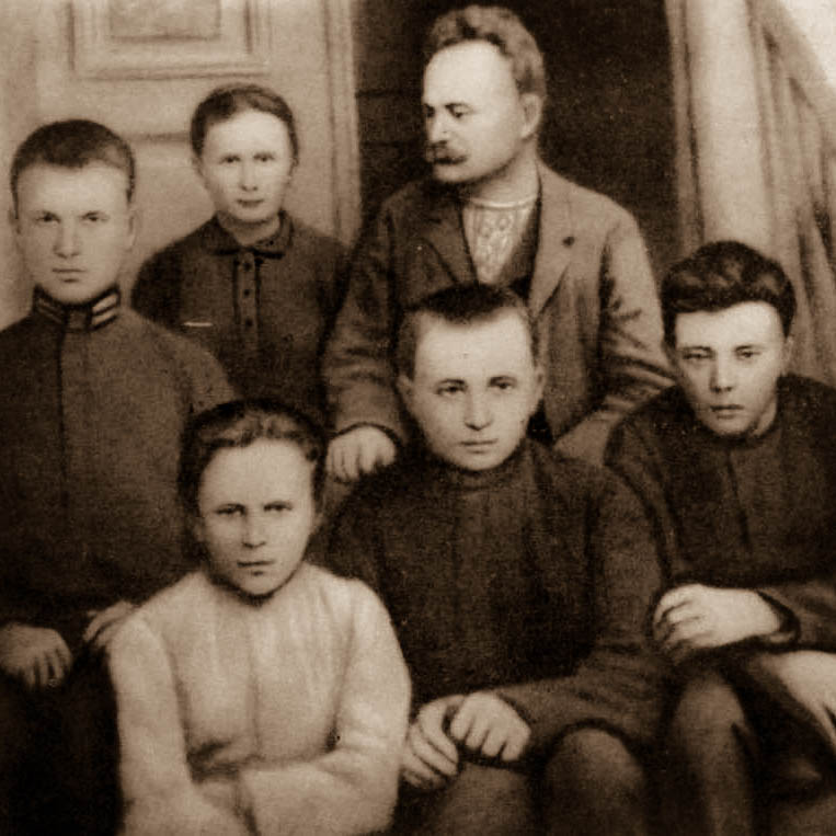 Иван Франко с женой Ольгой и детьми: Андреем, Трасом, Петром и Анной, 1902 год