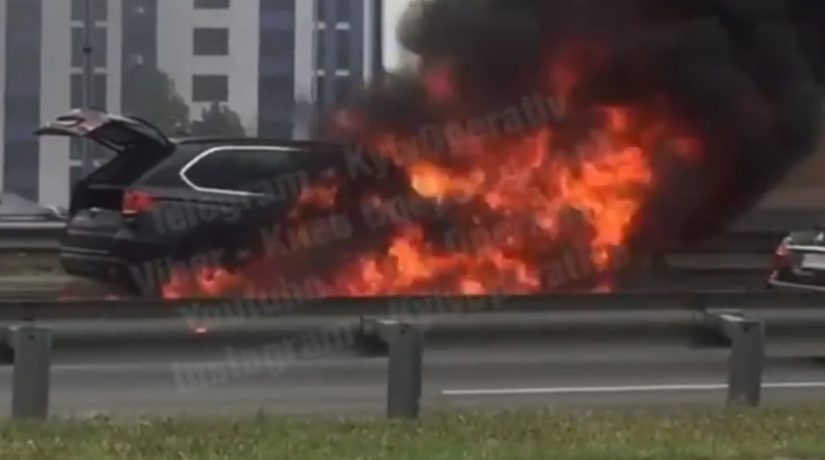На проспекте Бажана сгорел автомобиль BMW X5