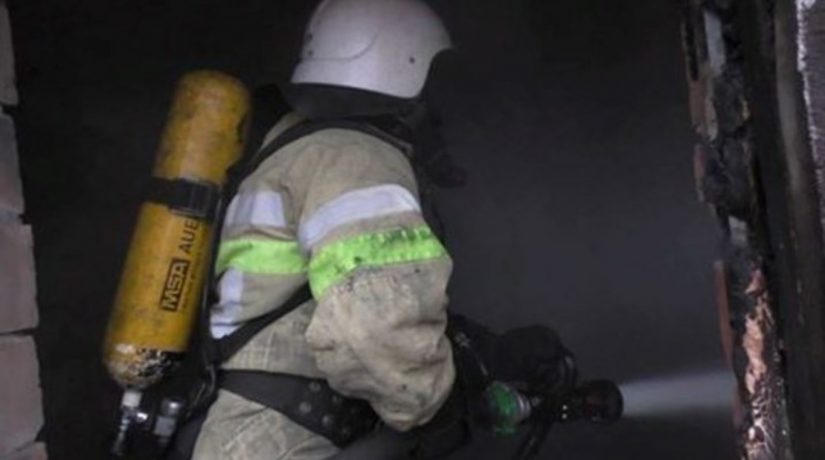 В Голосеевском районе при тушении пожара в жилом доме спасли двух жильцов