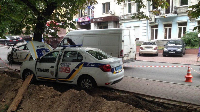 На улице Тарасовской водитель автомобиля полиции охраны умер за рулем