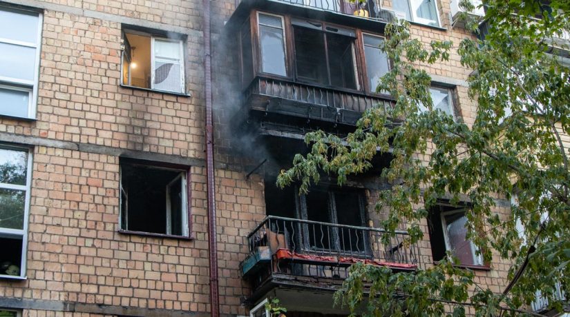 На Отрадном при пожаре погиб человек, еще один травмировался, выпрыгнув из окна