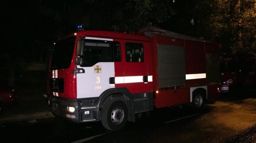 В Соломенском районе во время пожара в квартире погибла женщина