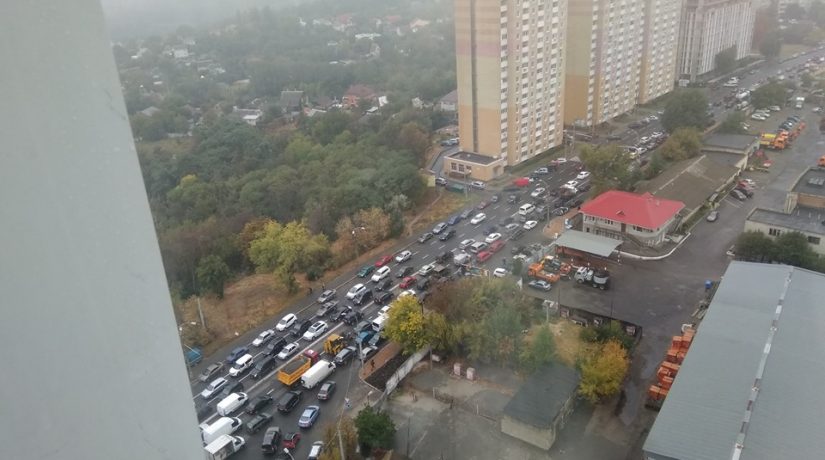 Митингующие инвесторы ЖК перекрыли улицу Грушевского и проспект Науки