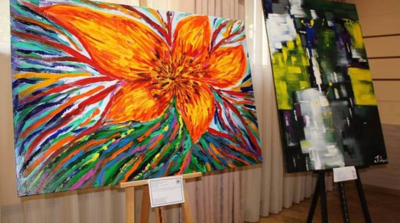 В центре админуслуг Печерского района открылась выставка картин