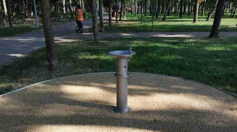 В Сырецком парке появился сенсорный питьевой фонтанчик