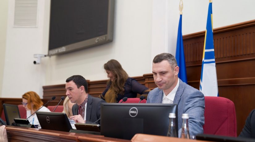 Первая сессия Киеврады: без политики, но со скандалом