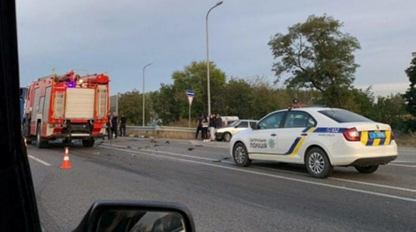 Под Киевом легковушка влетела в грузовик, погибли четыре человека