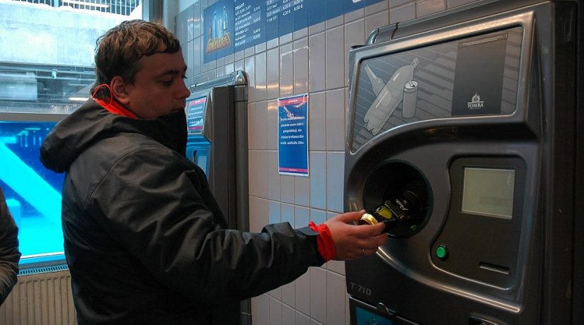 В Украине планируют установить автоматы для сбора пластиковых бутылок