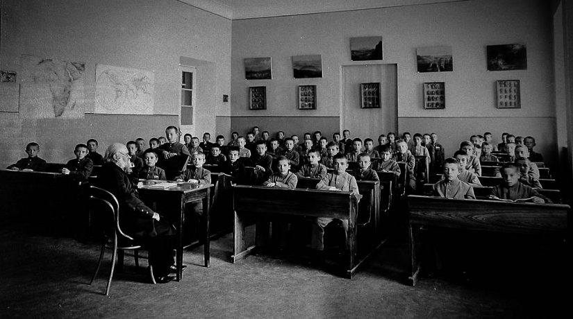 Ко Дню учителя: киевские гимназии и педагоги