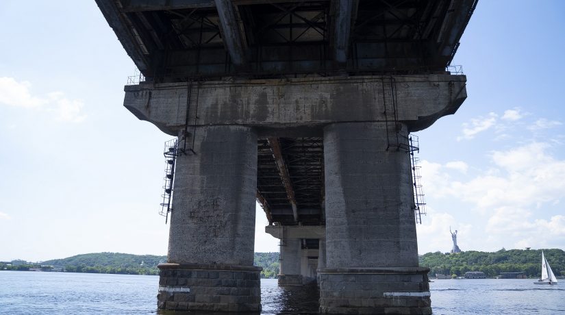 Пьяный киевлянин поднял все службы города сообщением о минировании моста
