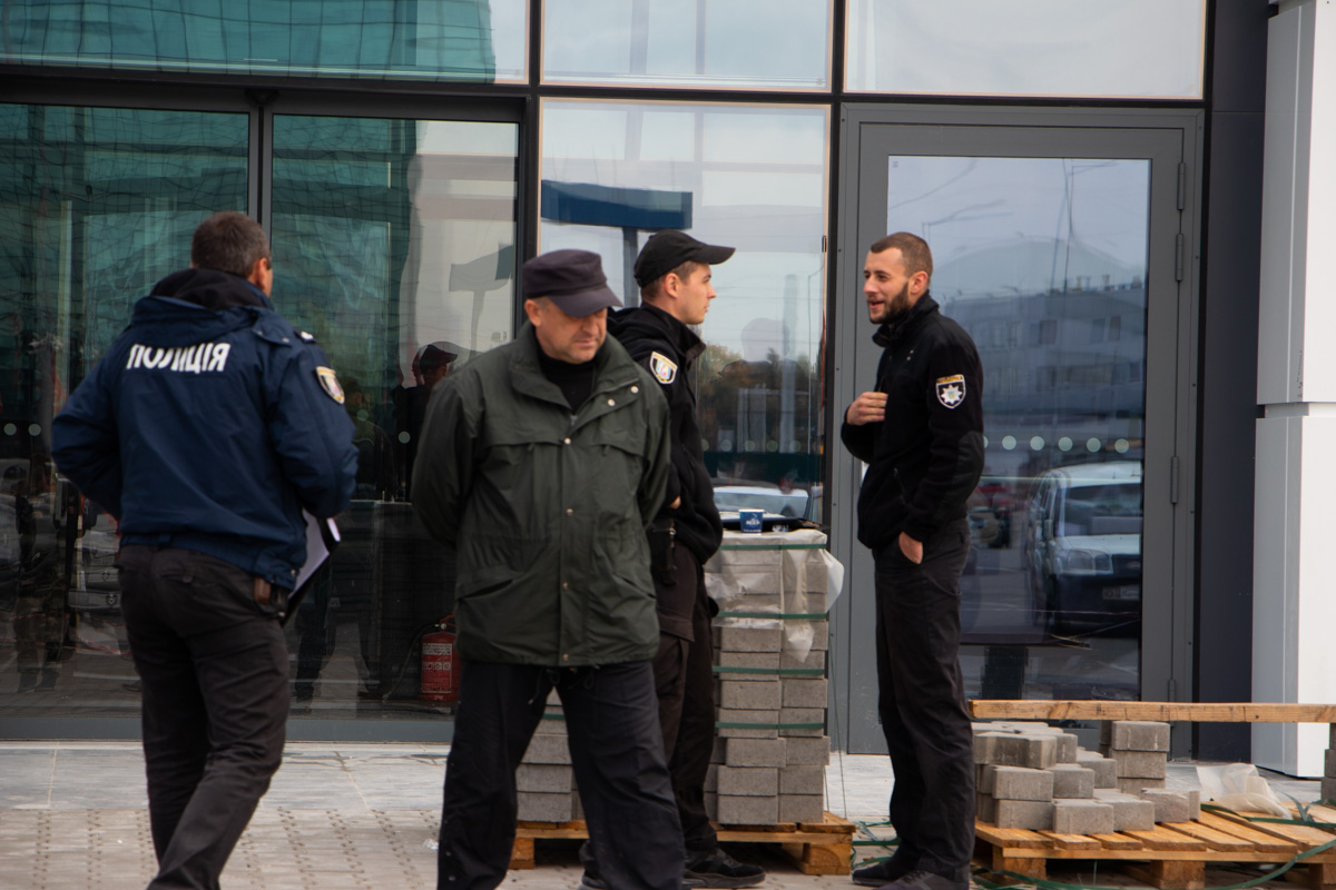Чп киев. Чп киев. Взрыв на первом этаже. Сбитый калибр над киевом. Пожар фото.