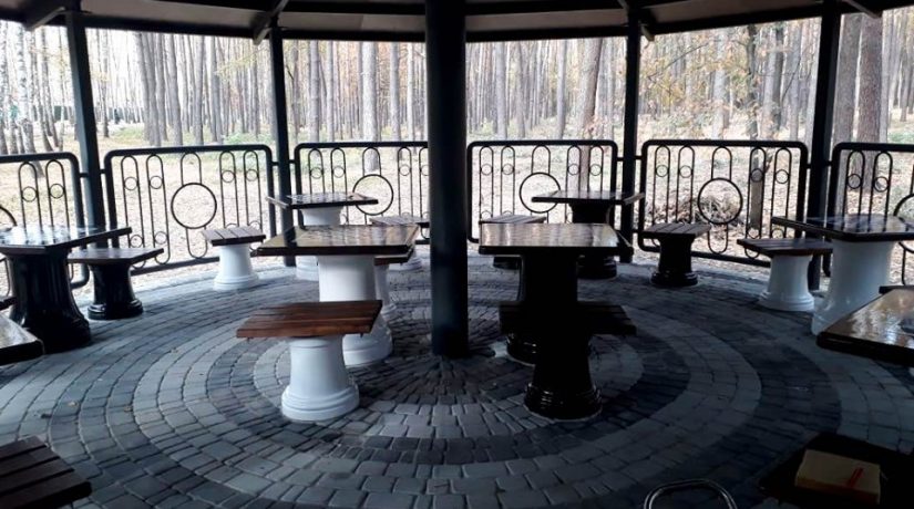 В парке «Совки» появился павильон для любителей шахмат